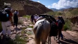 "Бир уруудан бир кыз гана аман калган". Үркүндү эскерген жүрүш