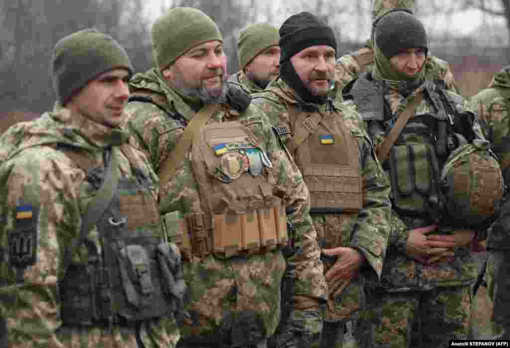 Video snimak na društvenim mrežama navodno prikazuje trenutak kada je jedinica oborila dron Šahed protivavionskim topom ZU-23-2 i mitraljezom AK-74&nbsp;(kalašnjikov) tokom ruskog raketnog napada na Kijev. RSE nije mogao da proveri izveštaje s ratišta.