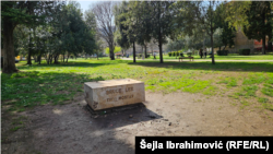 Mjesto na kojem je bila statua Bruce Leeja, Mostar, mart 2024. 