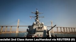 Luftanija amerikane USS Carney. Fotografi nga arkivi.