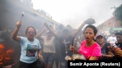 Венесуэлада президенттик шайлоонун жыйынтыгына каршылык билдирип чыккан демонстранттар казан-аяк калдыратып жатышат. 3-август, 2024-жыл.