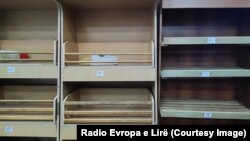 Dyqanet në Maqedoninë e Veriut të mërkurën kanë mbetur pa bukë pas vendimit të Qeverisë për kufizimin apo ngrirjen e çmimit të bukës në 33 denarë apo 50 centë.