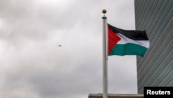 Flamuri palestinez i vendosur jashtë ndërtesës së OKB-së. Fotografi ilustruese nga arkivi. 