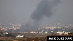 Дим над північною частиною Сектора Гази під час ізраїльського бомбардування 22 жовтня 2023 року 