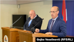 Ramiz Salkić i Amir Hurtić na predstavljanju Nacrta zakona o službenoj upotrebi službenih jezika Bosne i Hercegovine u Republici Srpskoj, Banjaluka, 10. oktobar 2023. 