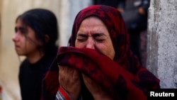 Një grua e mërzitur palestineze, pas rinisjes së sulmeve në Gazë.