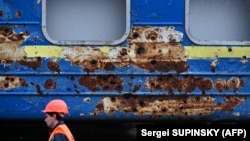 «З них 23 – при виконанні своїх професійних обов’язків, 395 воїнів-залізничників ми втратили на фронті, 112 – загинули від російських обстрілів і бомбардувань цивільних об’єктів», – кажуть в УЗ