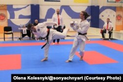 Український каратист проти чеського суперника. Квітень 2024