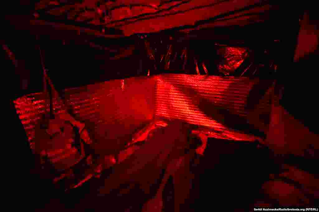 Військові тут же на позиціях відпочивають після нічного чергування