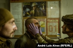 Shumica e ushtarëve pësojnë lëndime nga shpërthimet e minave dhe zjarri i artilerisë.