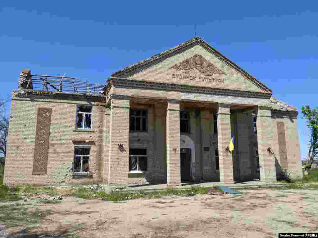 Пошкоджений&nbsp;&nbsp;сільський Будинок культури. До початку широкомасштабної агресії Росії у Давидовому Броді приживали понад 1200 людей. Село мало розвинуту соціальну інфраструктуру.