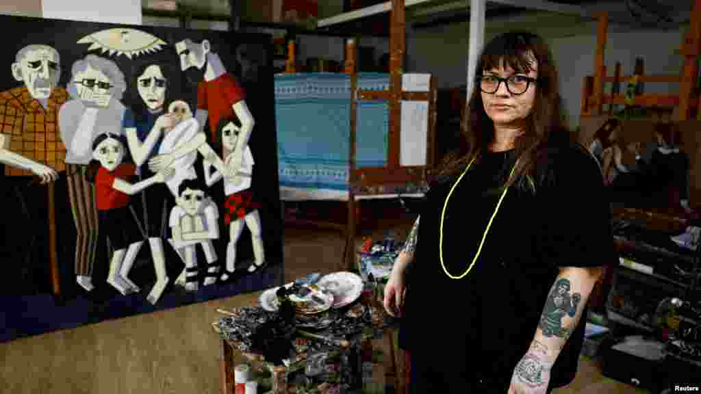 &bdquo;Az első kép, amit készítettem, a Guernicát idézi meg&rdquo;&nbsp;&ndash; mondta egy interjúban Zoja Cserkaszkij.&nbsp;Pablo Picasso Guernica című festménye a spanyol polgárháborúban, 1937 áprilisában lebombázott baszk település ártatlan áldozatainak állít emléket