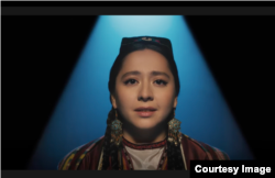 Rusko-tadžikistanska pjevačica Maniže se pojavljuje u dokumentarcu "Sanjari" uzbekistanske produkcije o džadinističkom pokretu.