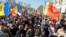Sute de protestatari au manifestat în centrul Chișinăului duminică, 13 martie. Organizatorul manifestației este Partidul Șor. 