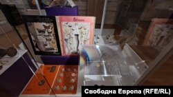 Рекламни материали, рисувани от Дали за компанията Bryan’s Hosiery