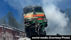 Ruske željeznice su navele da je eksplozija u noći sa 2. na 3. maj dovela do iskakanja lokomotive i 20 teretnih vagona.