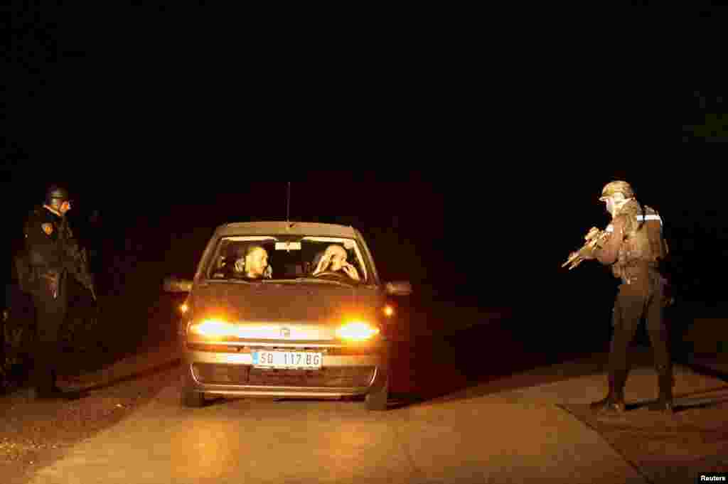 Në vendin e&nbsp; ngjarjes kanë dalë edhe forcat e xhandarmërisë me pajisje speciale.