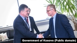 Specijalni predstavnik EU za dijalog Priština i Beograda Miroslav Lajčak (levo) i glavni pregovarač Kosova u dijelogu Besnik Bisljimi (desno), foto arhiv