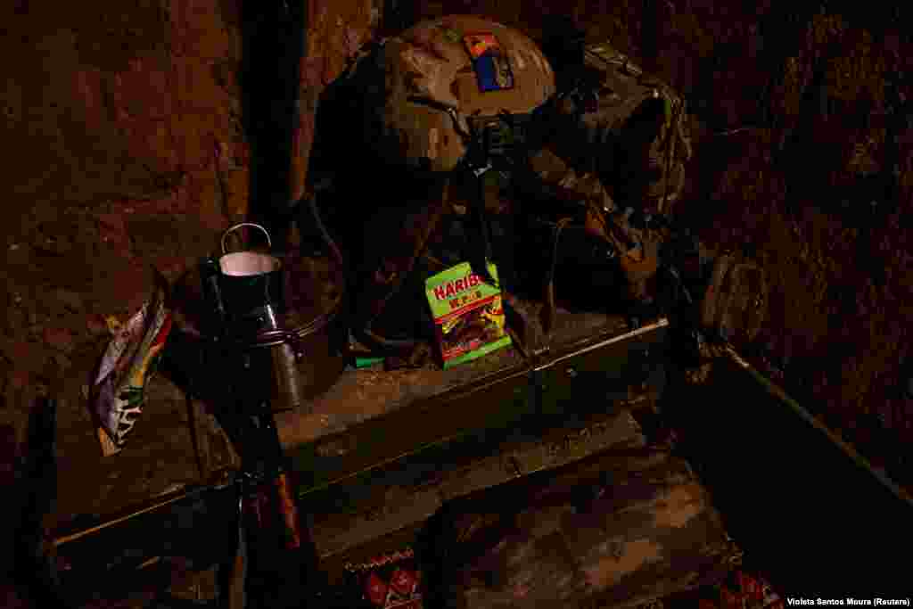 Lucrurile personale ale unui soldat ucrainean.