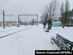 ბაკურიანის რკინიგზის სადგურის ბაქანი. მგზავრები "კუკუშკას" აქ ელოდებოდნენ.