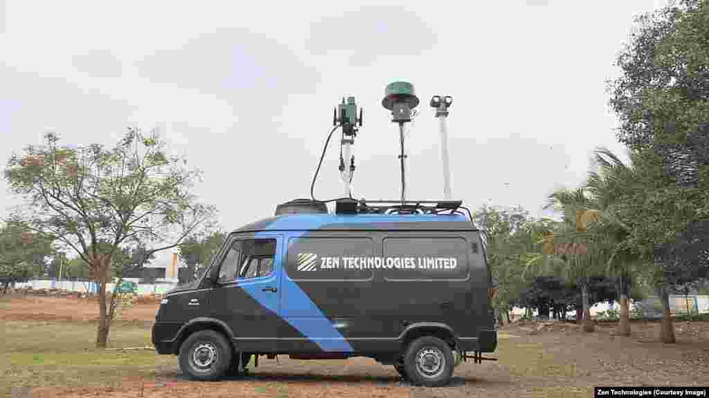 Vozilo iz indijskog Zen sistema protiv dronova. Zvaničnik armenske odbrane rekao je Radiju Slobodna Evropa da ne mogu &quot;niti potvrditi ni demantovati&quot; nedavni izvještaj indijskih medija da je Jerevan potpisao ugovor vrijedan oko 41 milion dolara o kupovini nekoliko Zen sistema protiv dronova. Jedinice su dizajnirane da detektuju, zatim obaraju neprijateljske bespilotne letelice uz pomoć radio šifrovanja ili koriste protivvazdušno oružje za &quot;teško ubijanje&quot;.