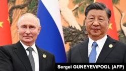 Fotografie distribuită de agenția rusă de stat Sputnik: președintele rus Vladimir Putin și președintele chinez Xi Jinping, în timpul unei întâlniri la Beijing, pe 18 octombrie 2023.