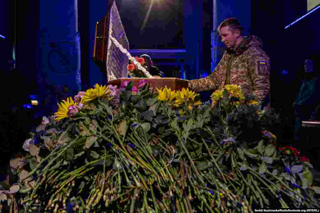 У вересні цього року Василь зазнав важкого поранення і весь цей час перебував у київській лікарні