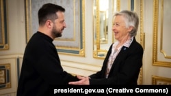 Президент України Володимир Зеленський (л) і голова Венеційської комісії Клер Базі-Малорі, Київ, травень 2023 року