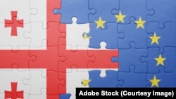 Ilustrativna fotografija, zastave Gruzije i Evropske unije