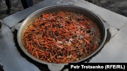 Приготовление плова в Худжанде, июнь 2024 г.