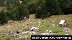 Stanet e Dedë Çobanit në zonën e Thethit.