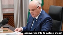 Аслан Бжания