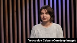 Vlada Ciobanu, activista platformei civice „Primăria Mea”, în studioul Europei Libere.