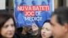 De la 1 ianuarie 2026, medicii români vor avea un nou cod deontologic. Imagine de arhivă de la un protest al medicilor.