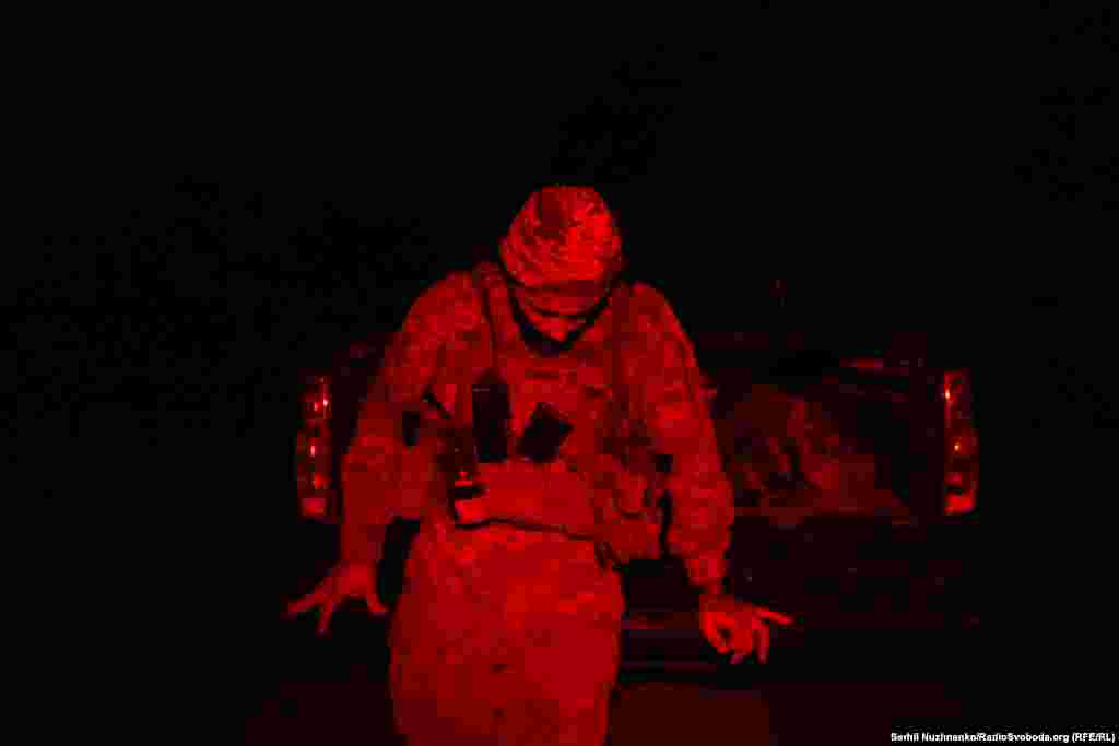 Боєць 32-ї окремої механізованої бригади з позивним &laquo;Археолог&raquo; відпочиває після бойового завдання, Харківщина, вересень 2023 року&nbsp;