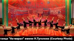 "Акмарал" мамлекеттик бий ансамбли. Архивдик сүрөт.