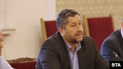 Христо Иванов е съпредседател на "Демократична България".