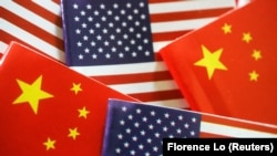 Знамиња - САД, Кина (Илустративна Фотографија)