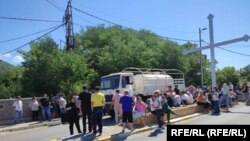 Blocarea drumurilor din nordul Kosovoului care duc la punctele de trecere a frontierei cu Serbia