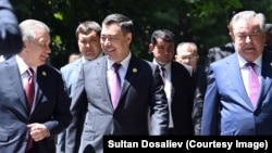 Слева направо: Шавкат Мирзиеев, Садыр Жапаров и Эмомали Рахмон, июль 2022 г.