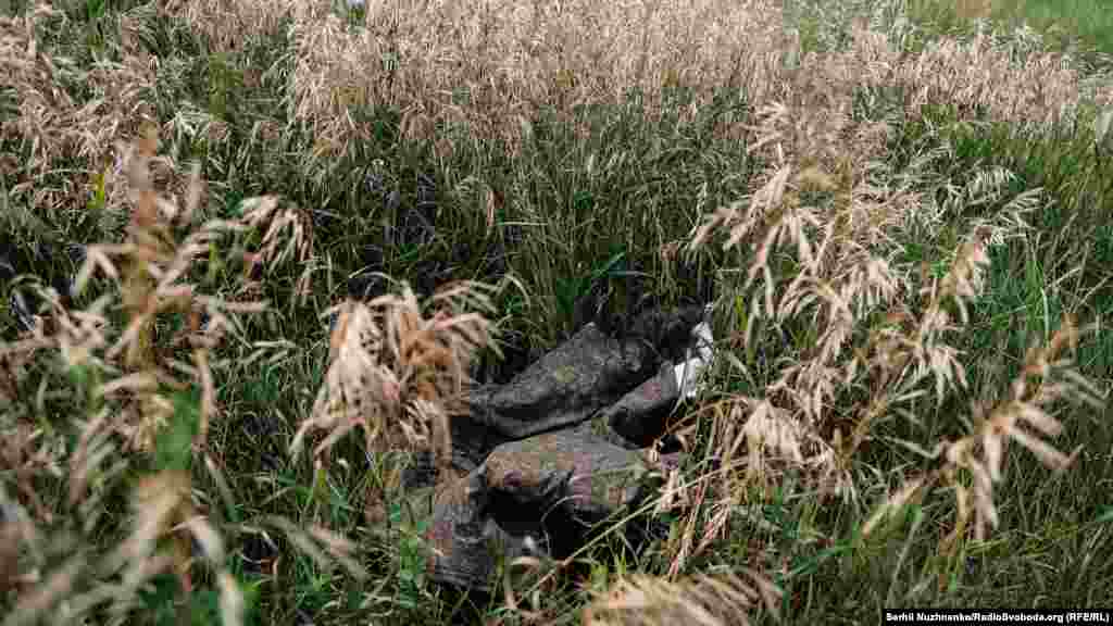 Форма російського військового посеред поля