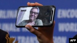 محمد رسول‌اف در سال ۲۰۲۰ از طریق تماس تصویری در کنفرانس مطبوعاتی فیلم «شیطان وجود ندارد» در جشنواره برلین حاضر شد