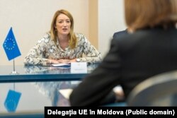 Roberta Metsola în timpul unei vizite oficiale.