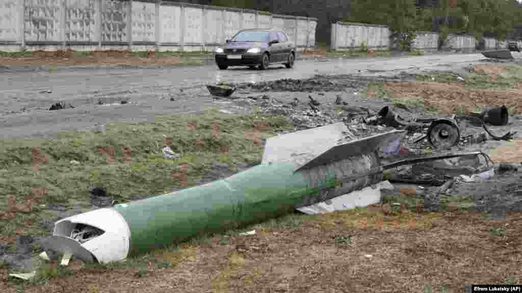 Makariv, 4 mars dhe 23 gusht. Makarivi ndodhej në vijën e frontit, dhe u gjend nën sulme të vazhdueshme me artileri, tanke dhe raketa.