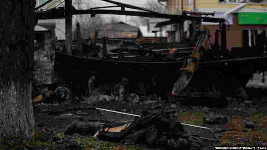 Borodianka, 3 mars dhe 23 gusht. Borodianka ishte njëra ndër qytezat më të prekura në ditët e hershme të pushtimit rus.