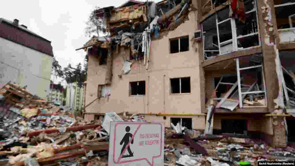 Irpin, 2 mars dhe 23 gusht. Gjatë okupimit të Irpinit, u vranë mbi 200 civilë, ka thënë kryetari Oleksandr Markushyn. Më 28 mars, qyteti u çlirua plotësisht.