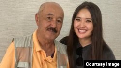 Журналист, педагог-режиссер Аманбек Жапаров жана Мадина Талипбек.