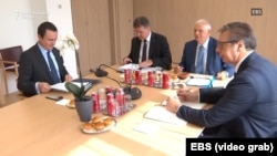 Premijer Kosova Aljbin Kurti, specijalni predstavnik EU za dijalog Beograda i Prištine Miroslav Lajčak, visoki predstavnik EU za spoljnu politiku i bezbednost Žozep Borel i predsednik Srbije Aleksandar Vučić, u Briselu, 18. avgusta 2022.