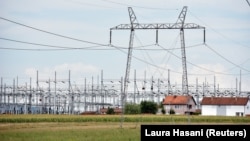 Dalekovodi kod Obilića na Kosovu, fotografija iz 2022. godine