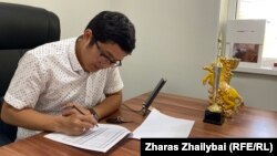 Жаңы-Өзөндө мугалим болуп иштеген Нурзат Абилда.